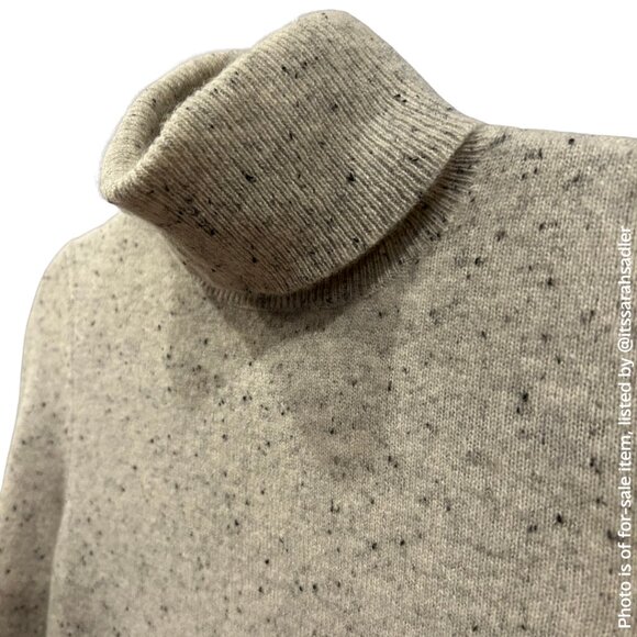 Bloomingdale’s 100% Cashmere Turtleneck Sweater (Color: Gray/Black, Size: XS) - Picture 4 of 6